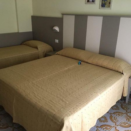 Hotel Laila Чезенатіко Екстер'єр фото