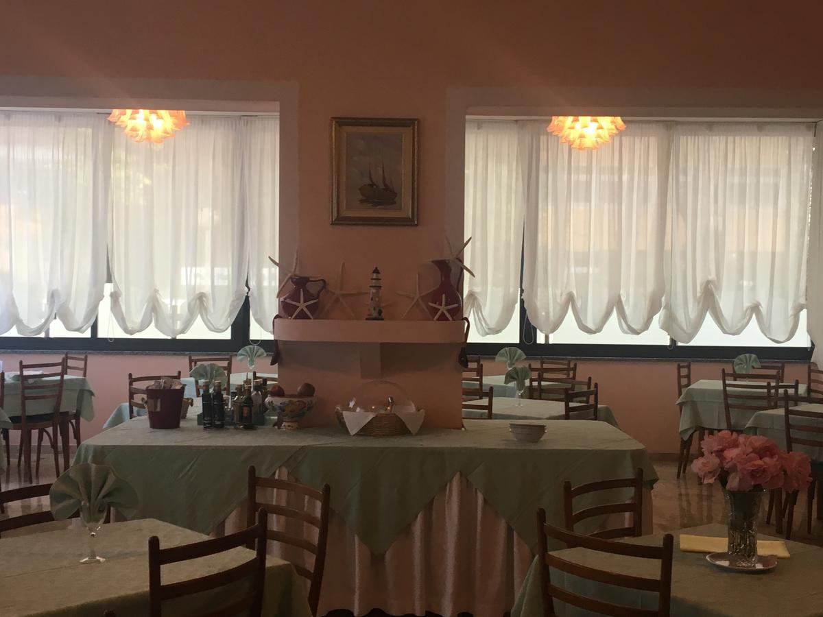 Hotel Laila Чезенатіко Екстер'єр фото