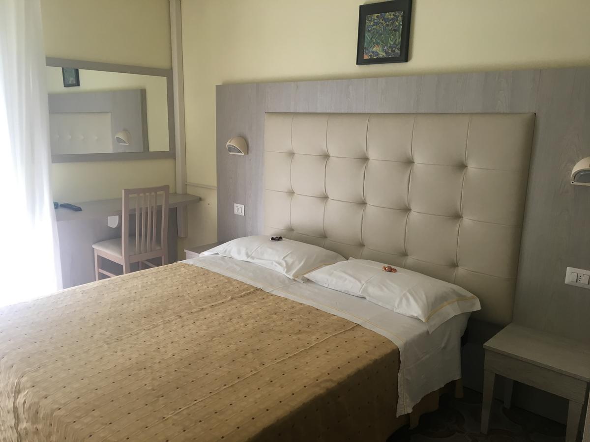 Hotel Laila Чезенатіко Екстер'єр фото