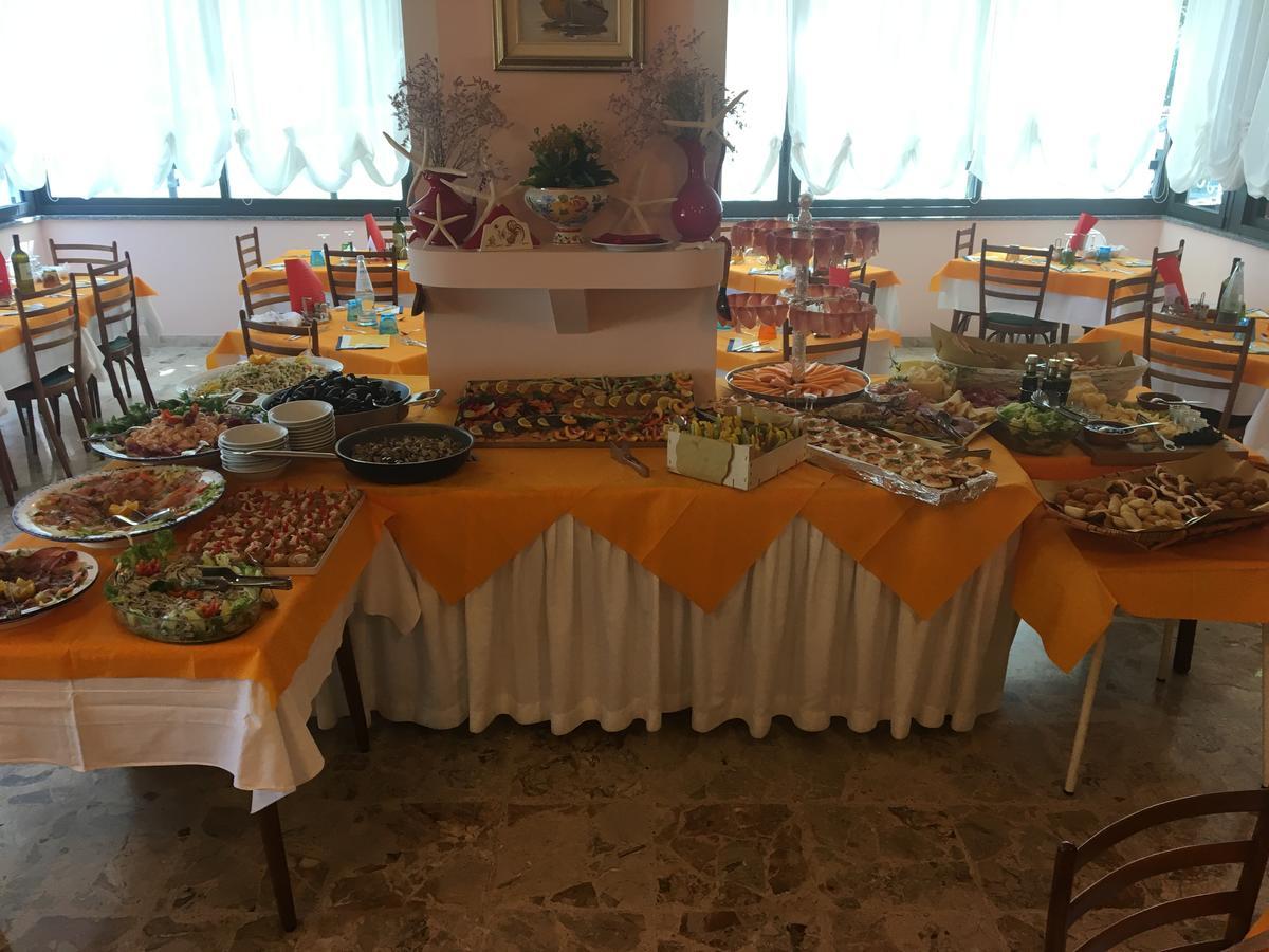 Hotel Laila Чезенатіко Екстер'єр фото